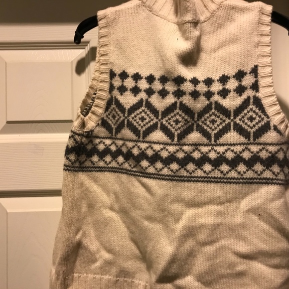 Banana republic sweater vest, medium to heavy weight, button front, new with tag - Picture 7 of 13